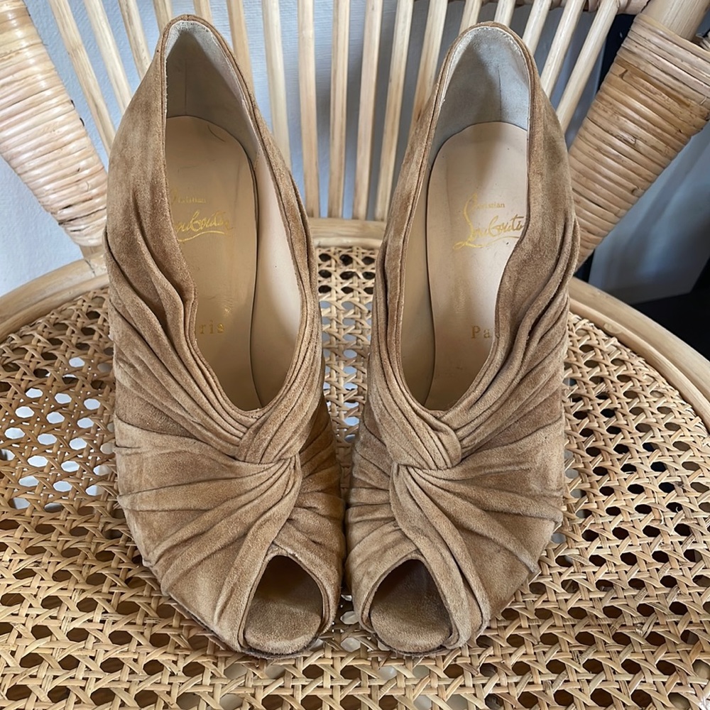 SOLD Christian Louboutin Nude Heels